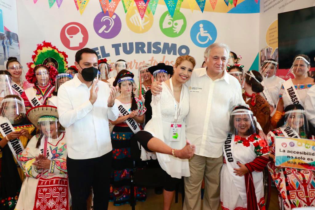 SECTUR_mx's tweet photo. “Promover espacios inclusivos, que fomenten vínculos, harán de nosotros una comunidad más unida y más fuerte”: @TorrucoTurismo 

☀️Tianguis Turístico Incluyente #TianguisTurísticoMérida

#ElTurismoEsParaTodxs
#MéxicoConInclusión🇲🇽

Secretaría de Turismo de México 
Yucatán Turismo https://t.co/2VeAjdEyZp