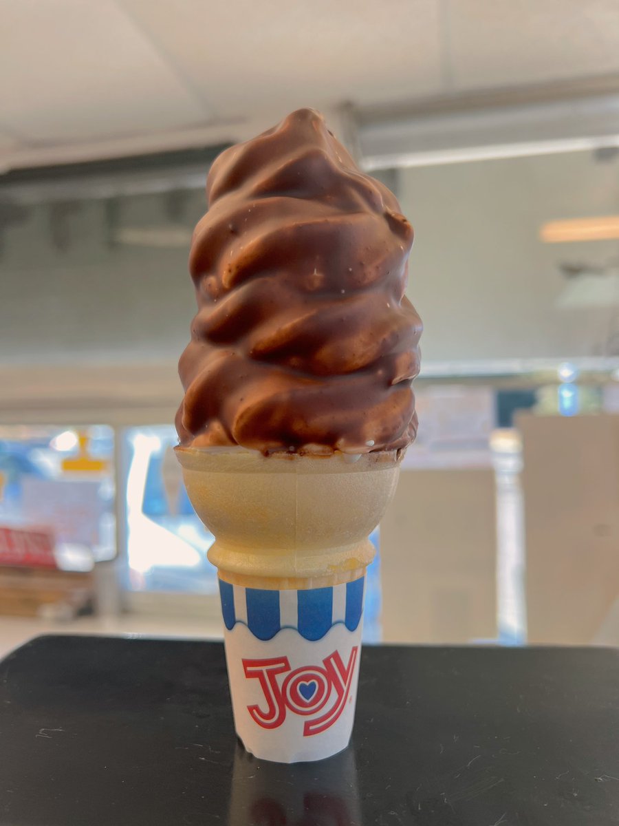 DandisIceCream's tweet photo. Chocolate dip is the cure to making a bad day a GREAT DAY! ๐ซ๐ฆ๐ช
---
#Dandilyons #ReadingMA #NorthShoreEats #BostonEats #StonehamEats #WakefieldEats #Massachusetts #NewEngland #ShopSmall #SoftServe #Sundae #Slush #MassachusettsEats #DandisSquad #Foodie #Tasty #IceCream https://t.co/najeMIG90R