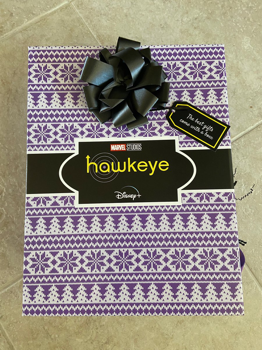 rachmeetsworld's tweet photo. the most amazing #Hawkeye box just arrived, because the best gifts come with a bow ��� GET IT?? 🎄🎯 https://t.co/2DvEReM8oA