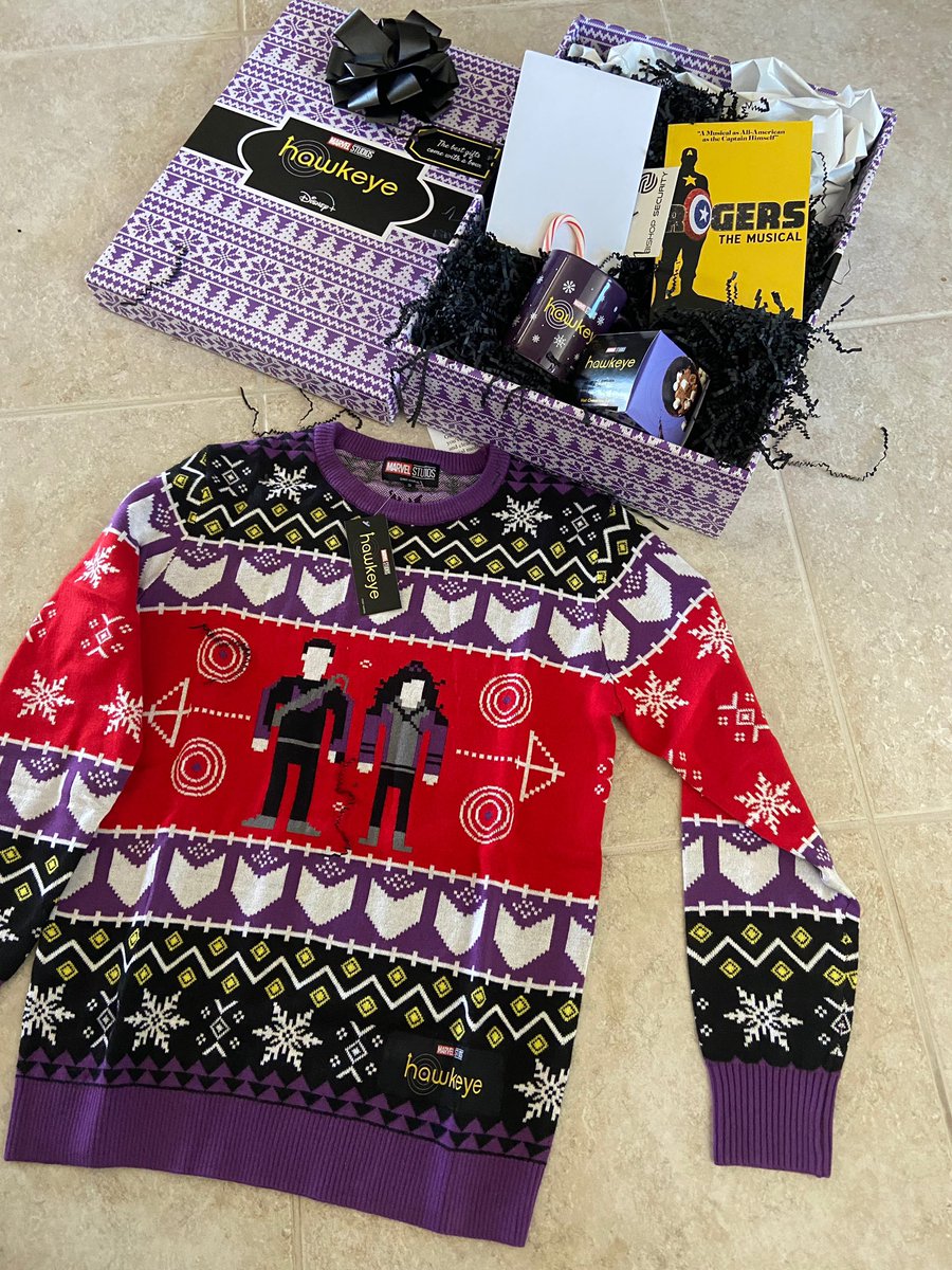 rachmeetsworld's tweet photo. the most amazing #Hawkeye box just arrived, because the best gifts come with a bow ��� GET IT?? 🎄🎯 https://t.co/2DvEReM8oA