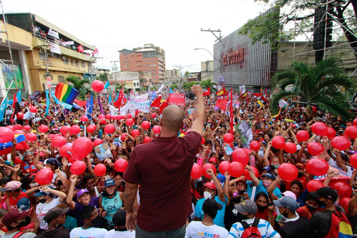 ¡Aquí en los Valles del Tuy está la muestra contundente de que este domingo triunfaremos! Ganará la paz y la unión ¡Somos los de Chávez, los que trabajamos para todas y todos por igual! 

#VallesDelTuyTieneConQué
