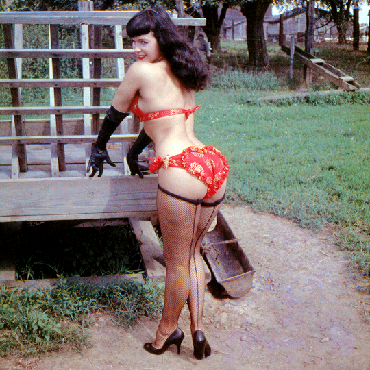 ❤️&zwj;🔥 Happy Hump Day, Bettie Babes &amp; Beaus! ❤️&zwj;🔥  #bettiepage #pinup #1950s #humpday #bettiebooty #fitness<a href="/tag/bettiepage"class="tags">#bettiepage</a><a href="/tag/humpday"class="tags"><span>#humpday</span></a><a href="/tag/glutes"class="tags"><span>#glutes</span></a><a href="/tag/fitness"class="tags"><span>#fitness</span></a><a href="/tag/pinup"class="tags"><span>#pinup</span></a><a href="/tag/1950s"class="tags"><span>#1950s</span></a><a href="/tag/pinupgirl"class="tags"><span>#pinupgirl</span></a>