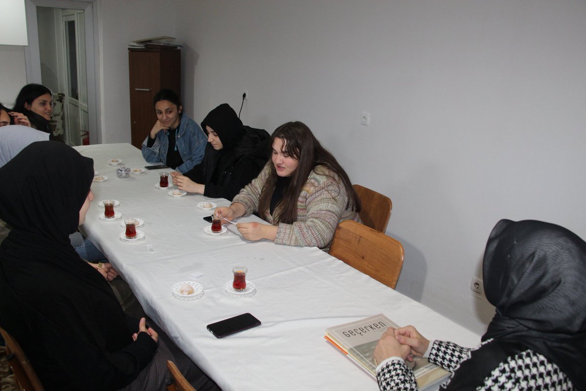 📍Rahime Sultan Yurt Müdürlüğü

Bu akşamki Bölümler Buluşması söyleşi programı, Makina, İnşaat ve Gıda mühendisliği bölüm öğrencileriyle Manevi Danışmanımız Nurgül ÖĞÜTLÜ hocamız ile gerçekleştirildi.