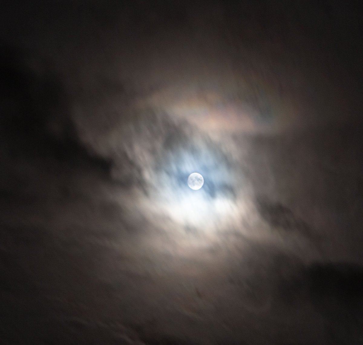 jonesy1007's tweet image. A few cloudy moon shots just before it went too cloudy. 
Tonight's 97% Beaver moon,
#moon #luna #cloudymoon #MoonHour
#beavermoon @ShropshireWX @CanonUKandIE
@PeterLewis55 @jaythegrumpy @amycloudnine_