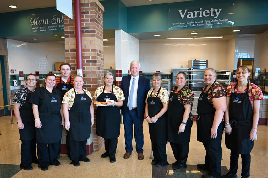 jordandistrict's tweet photo. Please take a minute to join Superintendent Godfrey &amp; Jordan School District in thanking all of the Education Support Professionals working beside you today. This is Education Support Professionals Day honoring a long list of professionals who keep schools running smoothly.
#uted https://t.co/1lSulsbmpd