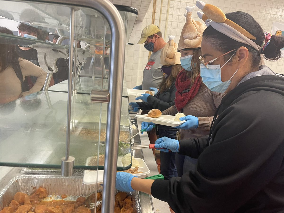 MercedUHSD's tweet photo. Happening now at Yosemite High: Students and staff are being treated to an early Thanksgiving meal, complete with pumpkin pie! #WeAreMUHSD https://t.co/yL10aNeWg4