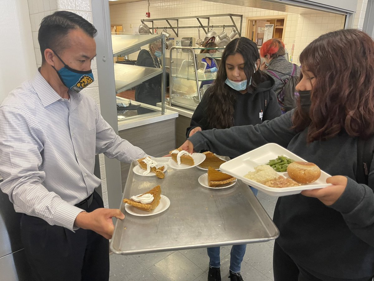 MercedUHSD's tweet photo. Happening now at Yosemite High: Students and staff are being treated to an early Thanksgiving meal, complete with pumpkin pie! #WeAreMUHSD https://t.co/yL10aNeWg4