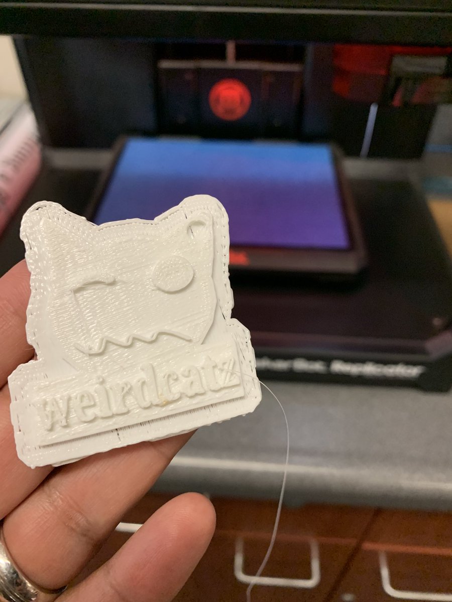 SeanTheBossXx's tweet photo. Ss learning 3D design in middle school—and it’s still not young enough. @tinkercad @makerbot Teach them young. #mymakerspace #makerspace #3D #3Dprinting #design @CentralUSD #STEMeducation https://t.co/S0OIvEPFO8