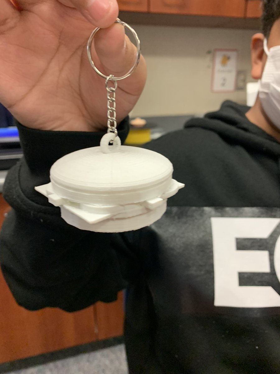 SeanTheBossXx's tweet photo. Ss learning 3D design in middle school—and it’s still not young enough. @tinkercad @makerbot Teach them young. #mymakerspace #makerspace #3D #3Dprinting #design @CentralUSD #STEMeducation https://t.co/S0OIvEPFO8