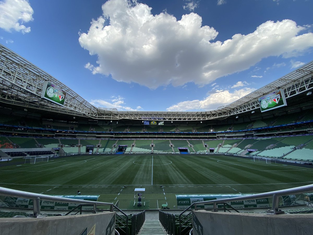 Palmeiras's tweet photo. 📌 @AllianzParque

O estagiário já está em casa para o Choque-Rei desta noite! Quem mais vem? 🙋‍♂️🙋‍♀️

#AvantiPalestra #PALxSAO 
#JuntosNoBrasileirão https://t.co/7HH5XFraWS