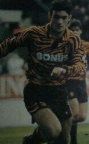 🆕 New addition
Midfielder Dean Stowe came through City's YTS ranks and made his debut in March 1993 against his hometown club Burnley. After one season in the professional ranks he chose to combine non-league football with working as a gas engineer.

▶️ oncloudseven.com/691-dean-stowe/