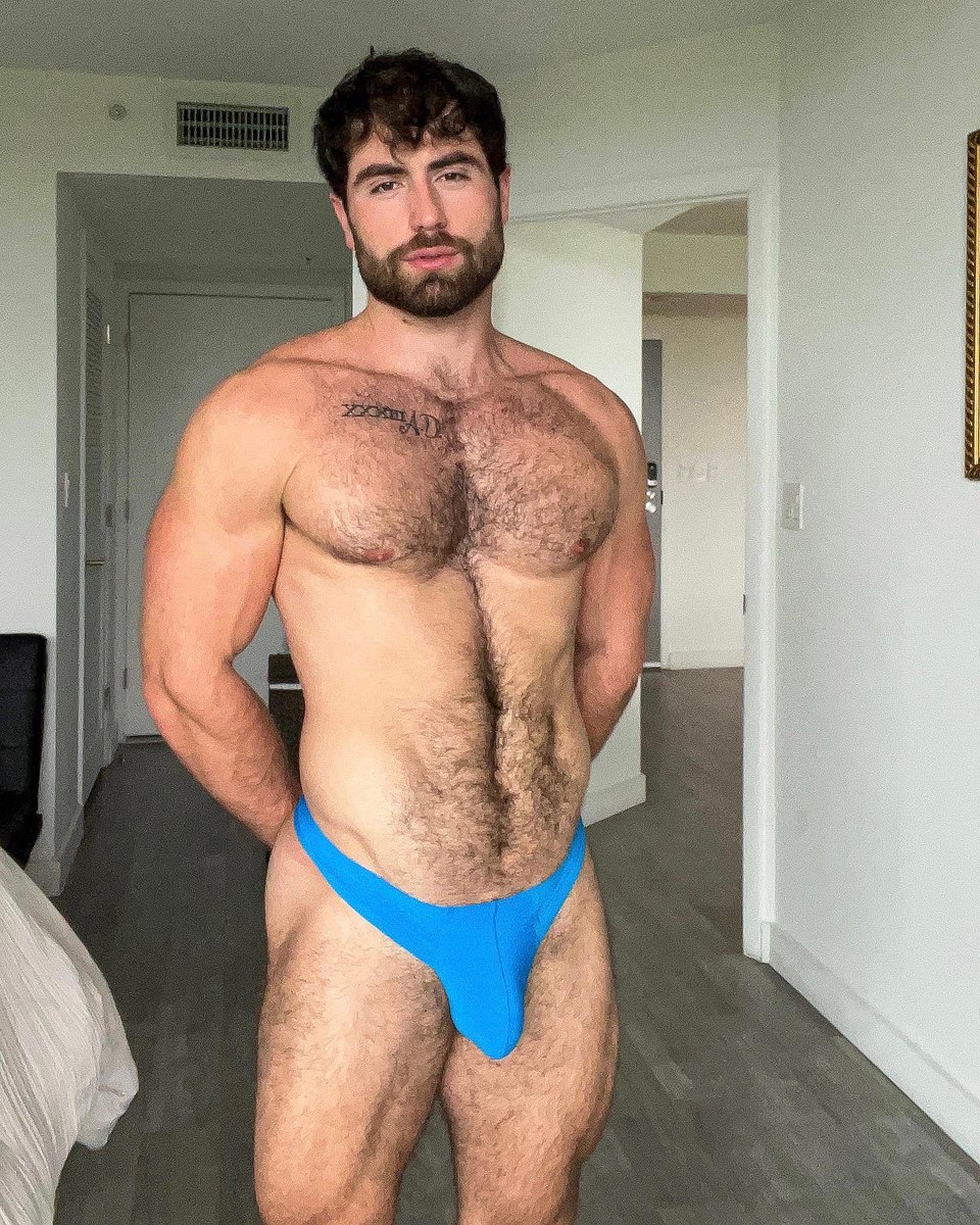RuggeryV's tweet photo. RT IF I SHOULD KEEP BODY HAIR ♥️ https://t.co/vpmsLtnduR