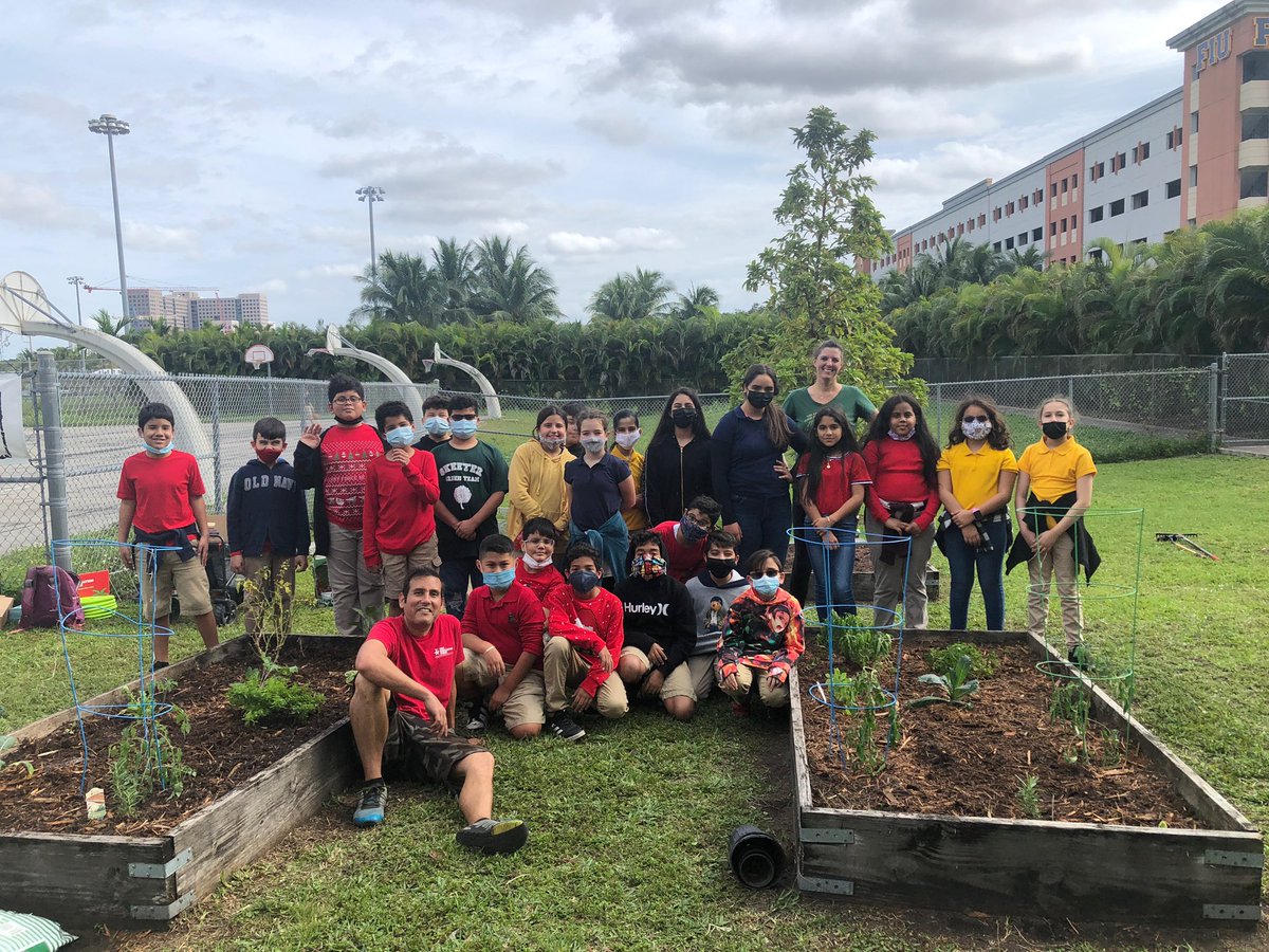cj_finlayelem's tweet photo. The Education Fund worked together with our students today to bring back to life our vegetable and herb gardens. #EdFund #sustainabilitymatters #unstoppable https://t.co/Y26jydqwZ6