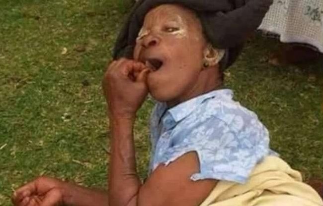 ThaboWethu's tweet photo. @daddyhope @TwitterSpaces ZANUPF supporters r afraid becoz nowadays revolution can easily starts from social media. Flood Mnangwangwa Twitter account with # presentng your grievinces. However we🇿🇦 are still saying #NoToZimWorkPermits
#PutZimbabweansFirst in Zimbabwe
#PutSouthAficansFirst  in South Africa https://t.co/Ov3wZXgoJW