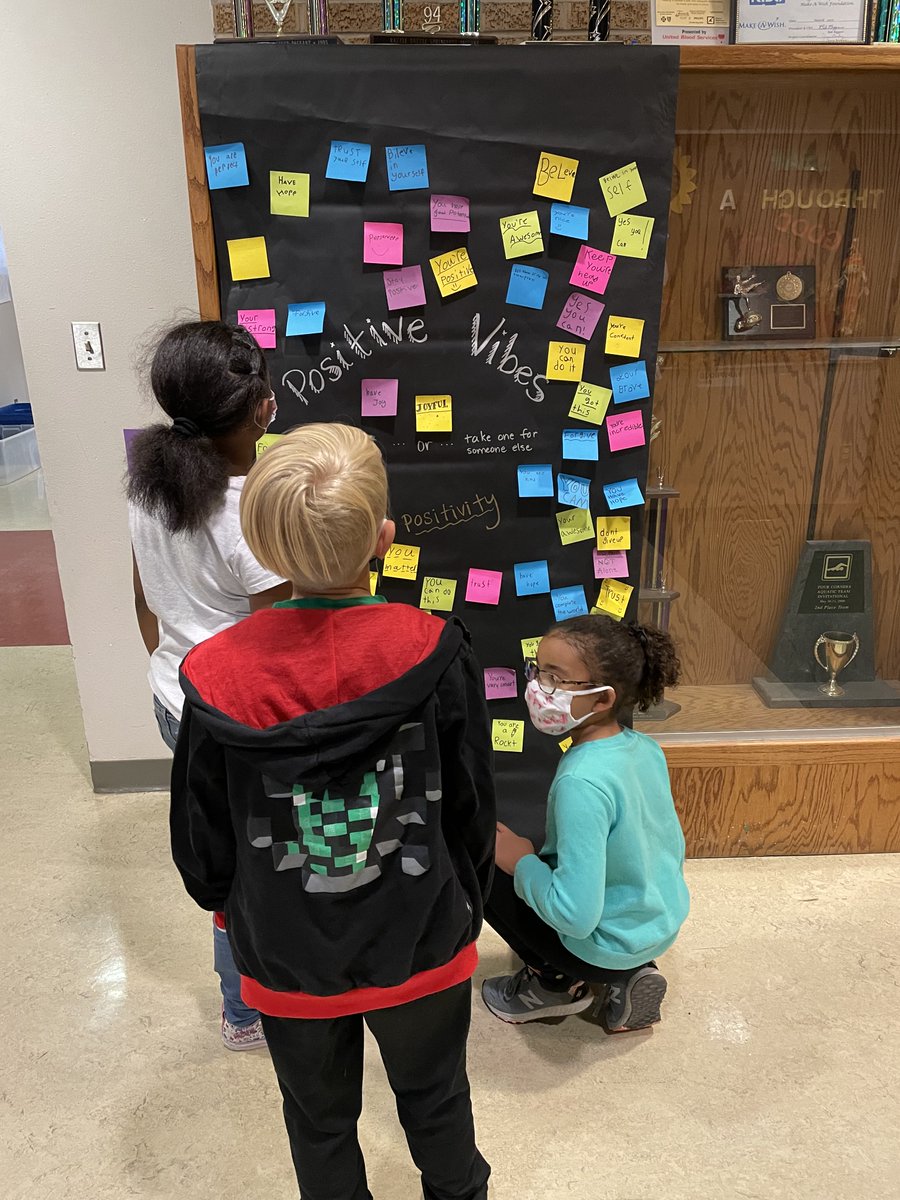 Positive Vibes!  5th Grade students in @Caine11560017 class created a positive vibe board.  Students can take a positive vibe sticky and either give it to someone else a school or keep it for themselves for a little self affirmation! #SEL <a href="/ABQschools/">Albuquerque Public Schools</a> @APSLZ4 @chris_zone4