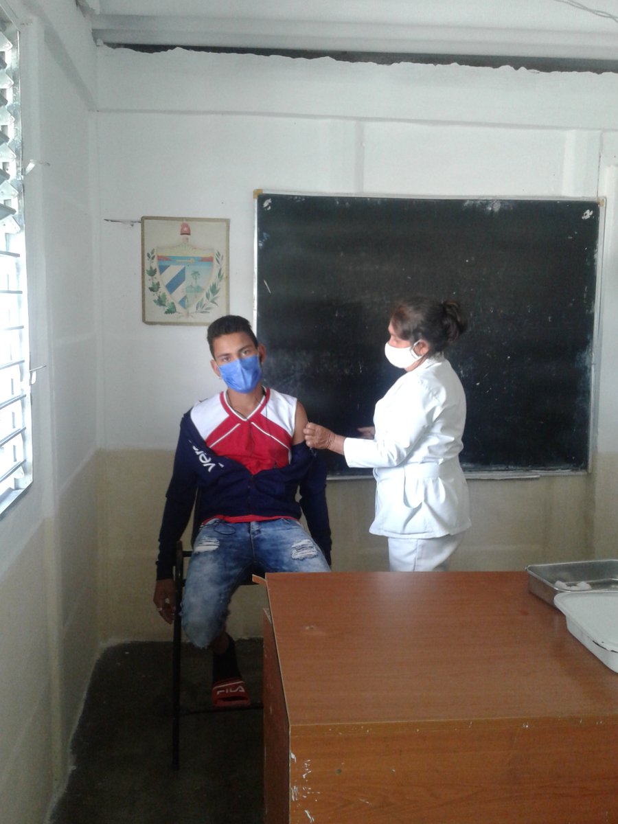 BPlacetas's tweet photo. @Enplacetas A los que pensaron que era imposible, hoy es una realidad; todos nuestros estudiantes en las aulas, vacunados, felices, seguros y agradecidos de nuestra revolución. @menendez_rivero @RevillaVega @CubaMined #DeRegresoALasAulas #SomosContinuidad https://t.co/rTdKf0jEoX