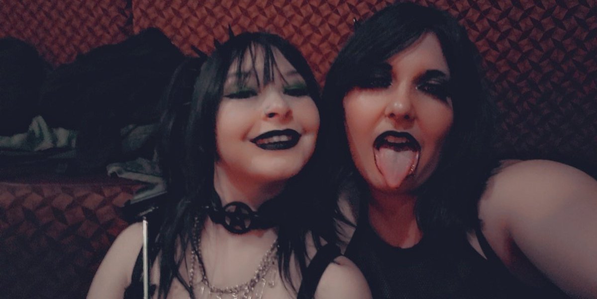 LaniRose64's tweet photo. I love these girls always, I've never had really good female friends in my life but these girls prove to me that there are still some amazing people on earth. 

#gothicgirls #gothgroup #gothicgirl #gothicstyle #friends #gothaesthetic #family #gothgoth #gothgothgoth #gothgirls https://t.co/TXR4Y84c1i