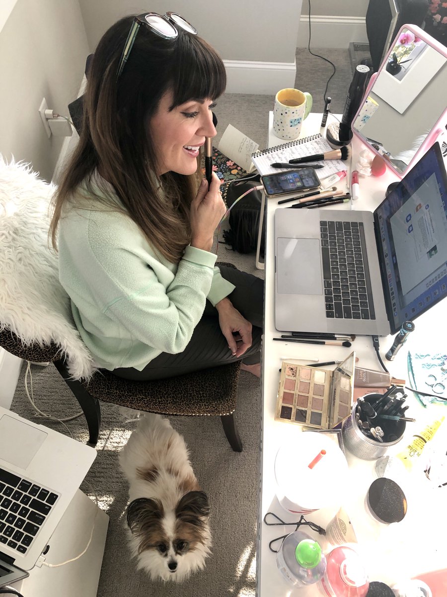 Class is in session 💄
Book a virtual makeup lesson with me. Read about it at this link: jennysuemakeup.com/2020/04/why-a-…

#makeupartist #makeuplooks #virtualmakeup