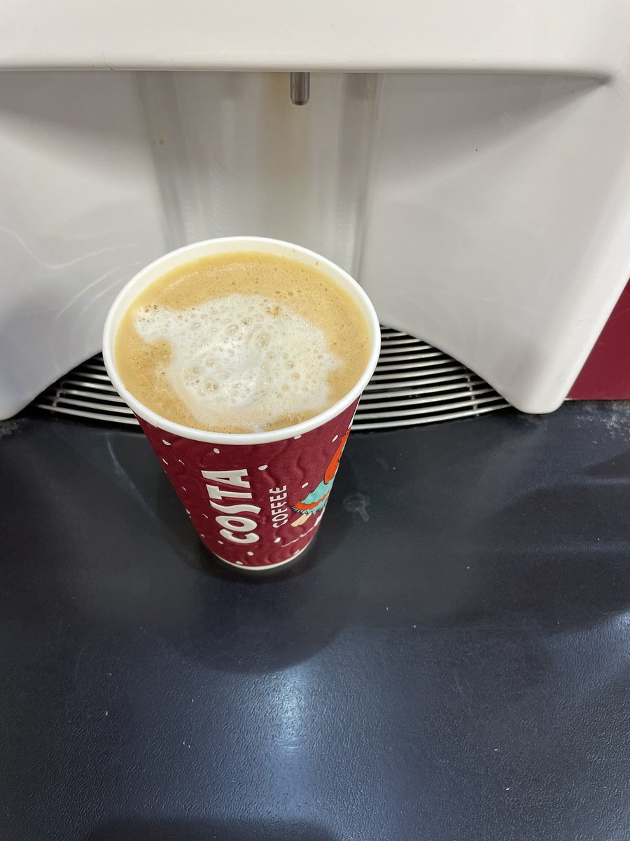 edjen71's tweet photo. @costa two coffees from two different machines. Who’s kidding who? https://t.co/I09AoMr190