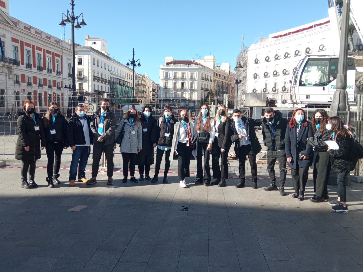 carolguillenn's tweet photo. Hoy los alumn@s de 2GIAT del @IESTETUAN han guiado a sus compañer@s de 1AVGE por un #viajeeneltiempo al #Madrid de los #Austrias ¡Buen trabajo! #seaprendeaciendo #fpdecalidad #hazturismo #quienlasiguelaconsigue #yomevoyderuta #futurosguias https://t.co/UR5hs411y9