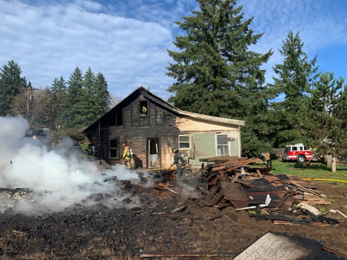 First photos from the scene. The fire is now deemed under control. Crews will be putting out hot spots.