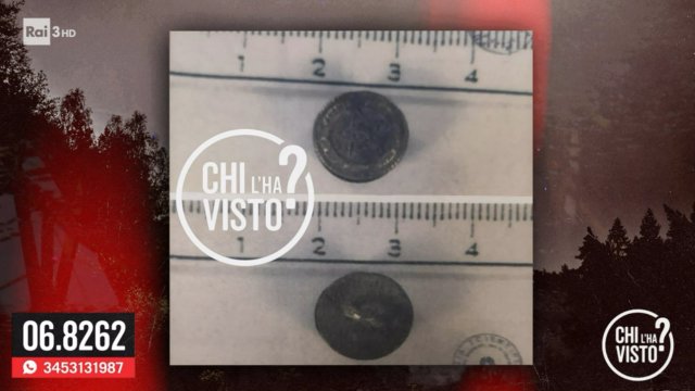 chilhavistorai3's tweet photo. Nada Cella: A cosa era attaccato il bottone da 1 cm ritrovato sulla scena del delitto? Una giacca, un polsino, una borsa? L’indagata non fornì giustificate motivazioni” sui bottoni uguali ritrovati a casa sua. #chilhavisto https://t.co/AKBViUUAwQ