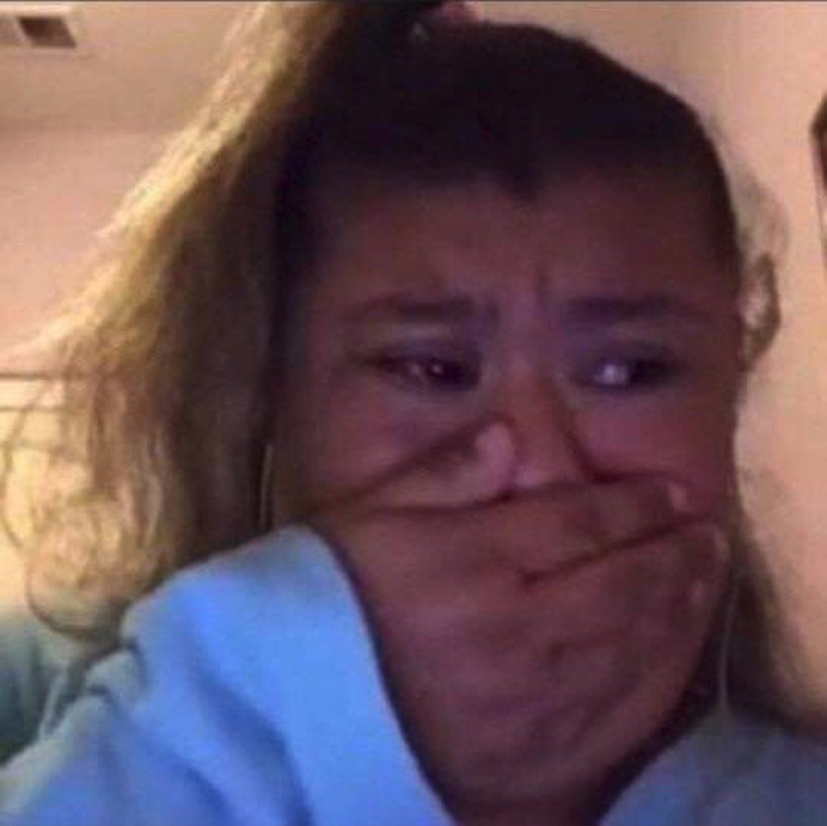 manuezoo's tweet photo. Yo viendo cómo Maribel ve a Rubí besar a Héctor a propósito en las escaleras 
#Rubi #LaDescarada https://t.co/fT00wC4b8D