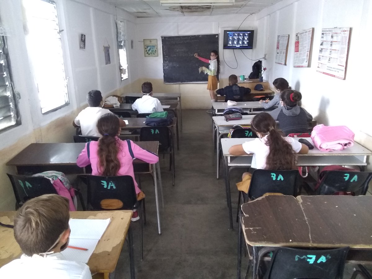 BPlacetas's tweet photo. @Enplacetas A los que pensaron que era imposible, hoy es una realidad; todos nuestros estudiantes en las aulas, vacunados, felices, seguros y agradecidos de nuestra revolución. @menendez_rivero @RevillaVega @CubaMined #DeRegresoALasAulas #SomosContinuidad https://t.co/rTdKf0jEoX