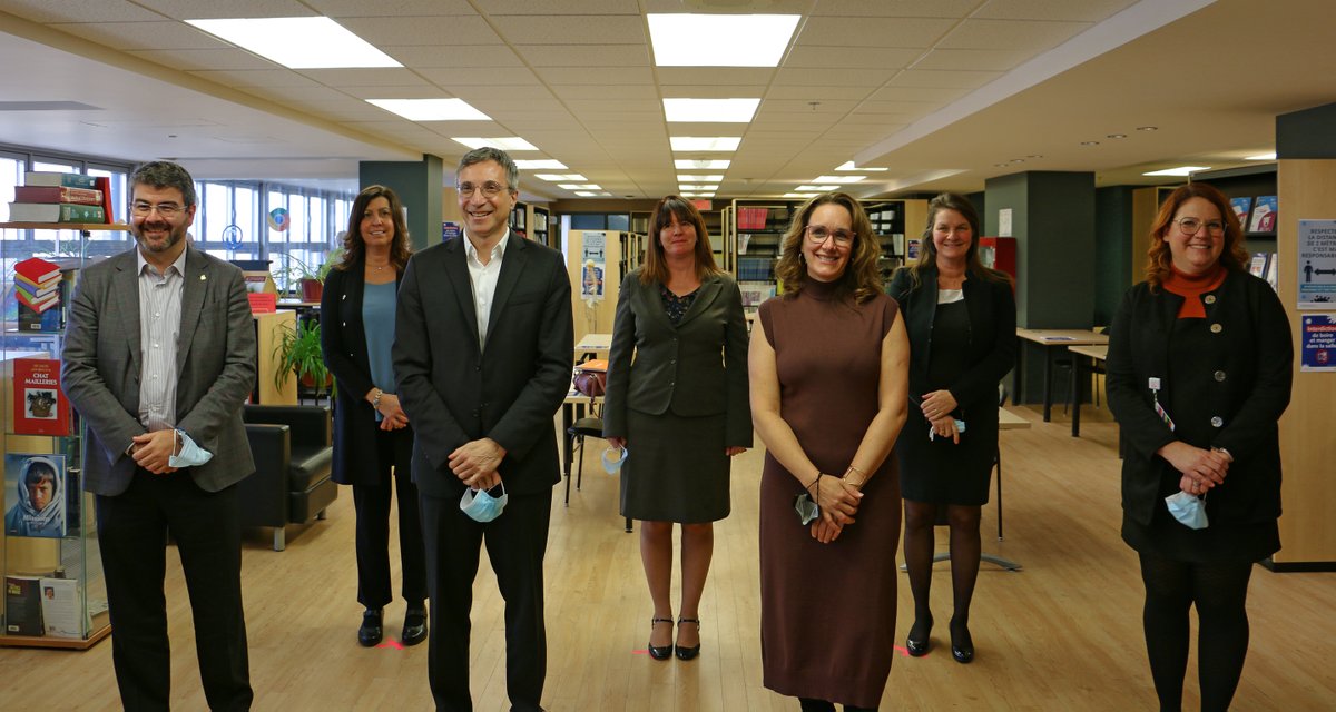 santequebecslsj's tweet photo. Le CIUSSS a inauguré aujourd’hui la Chaire de #recherche #génétique et parcours de vie en santé. Elle sera dirigée, pour un premier mandat de 5 ans, par les prs et chercheurs seniors Luigi Bouchard et Cynthia Gagnon, de l’@USherbrooke. 
Plus d’info  :  https://t.co/VAEdAt80Zc https://t.co/7nZKvMBnoQ