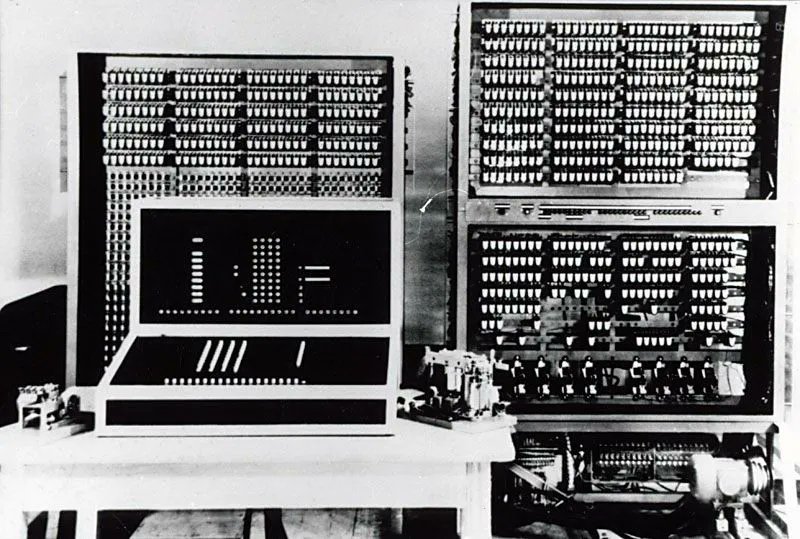 JctHistory's tweet photo. This "Timeline of Computer History" https://t.co/3XkQZ3YMQv via @ComputerHistory may help #JCHistory students explore #LO 3.11 the contribution of technological developments + innovation to historical change; could also help researching a figure from the past for #CBA2 #edchatie https://t.co/69JJf5RmGH