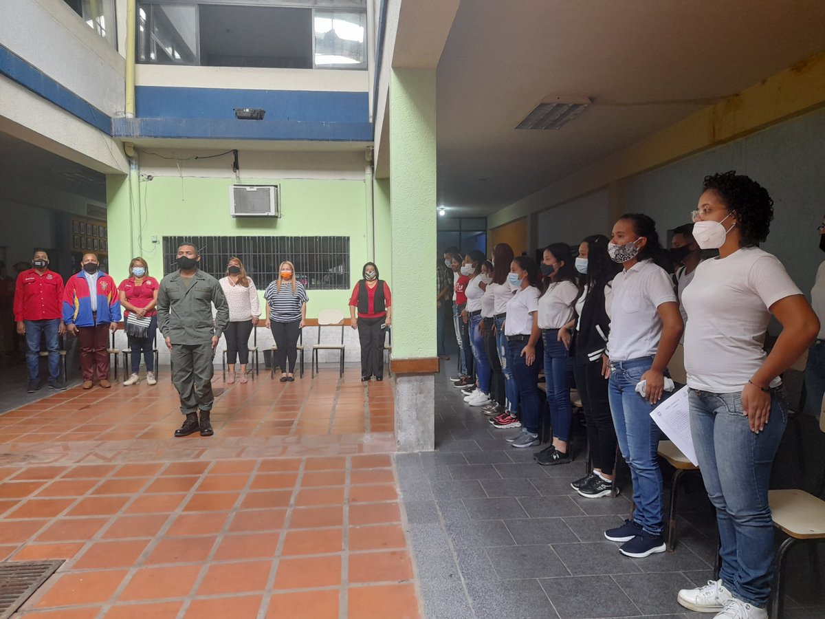 deltaunefa's tweet photo. Lunes Cívico por el 43 Aniversario de la Asociación de Bienestar Estudiantil (Asobies) 

#UnefaExcelenciaEducativa @angiolillofp @Marlonjuventud @lexalmeida3 @Unefa_VEN @VasypcUnefa https://t.co/O6uZlQgMXz