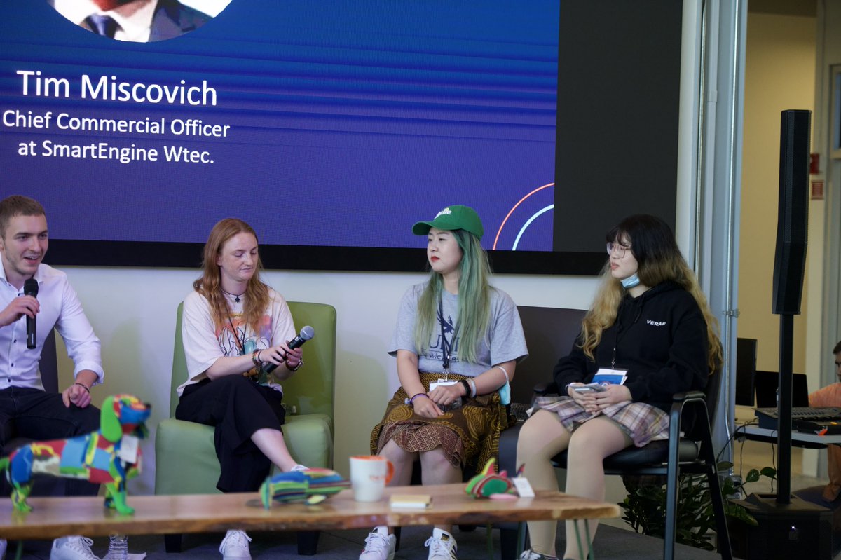 the link tweet media