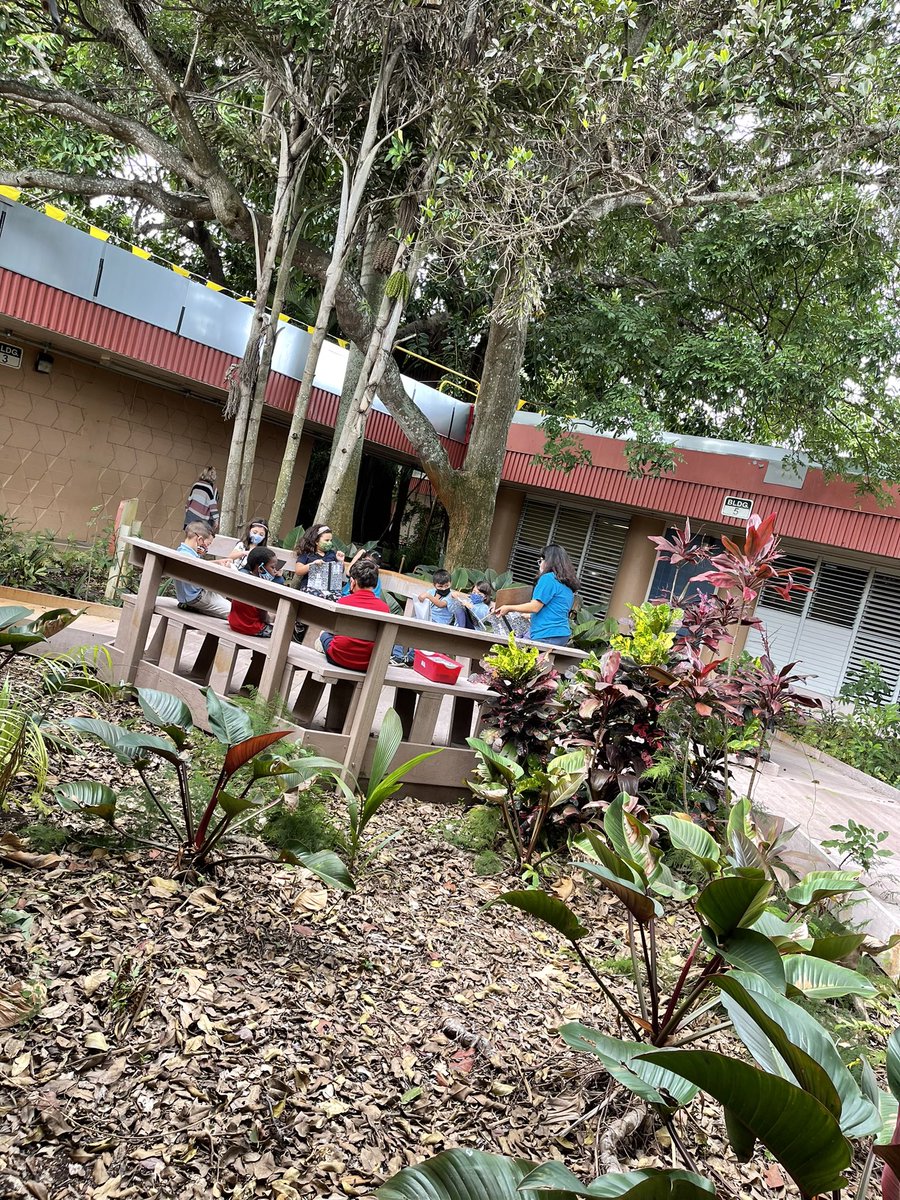 sfoster_es's tweet photo. Today we celebrate our Educational Support Professionals who support our kids in and out of the classroom. Media Center not available - no problem we’ll take this lesson outside! #GoodtoGreat #Strivefor65 #OntheRoadtoAwesome https://t.co/lv3S8gqwWC