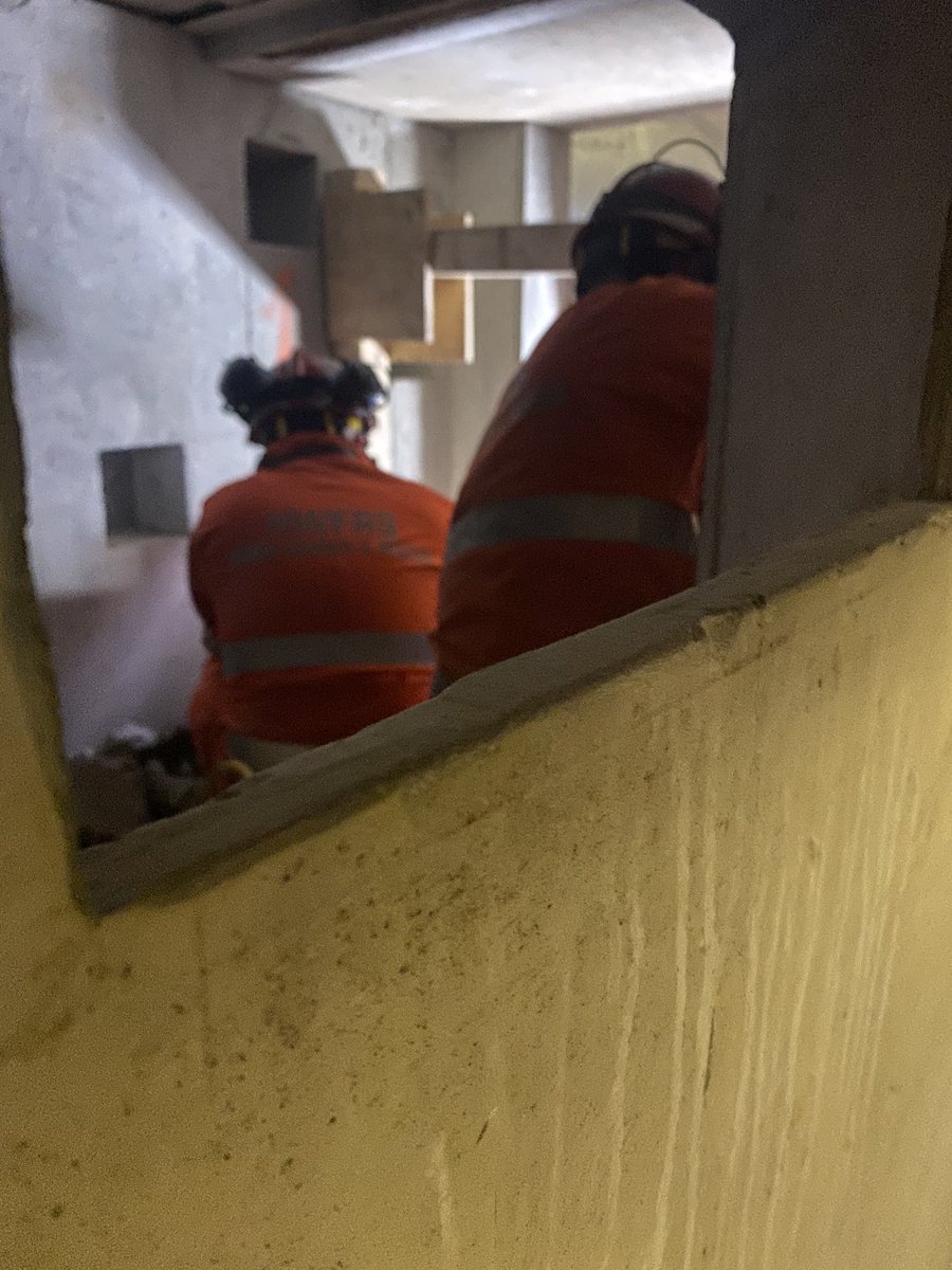 Morning visit from @HWFireChief (Thank-you boss)  followed by a little bit of additional work towards our ongoing exercise for the team today!