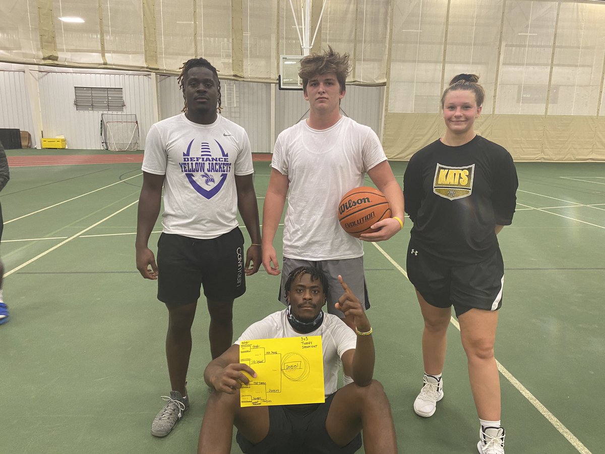 DCintramural's tweet photo. Congrats to our Turkey Shootout champions and a huge thank you to everyone that participated!! 😎🐝🏀 https://t.co/MyGh85I9Ig