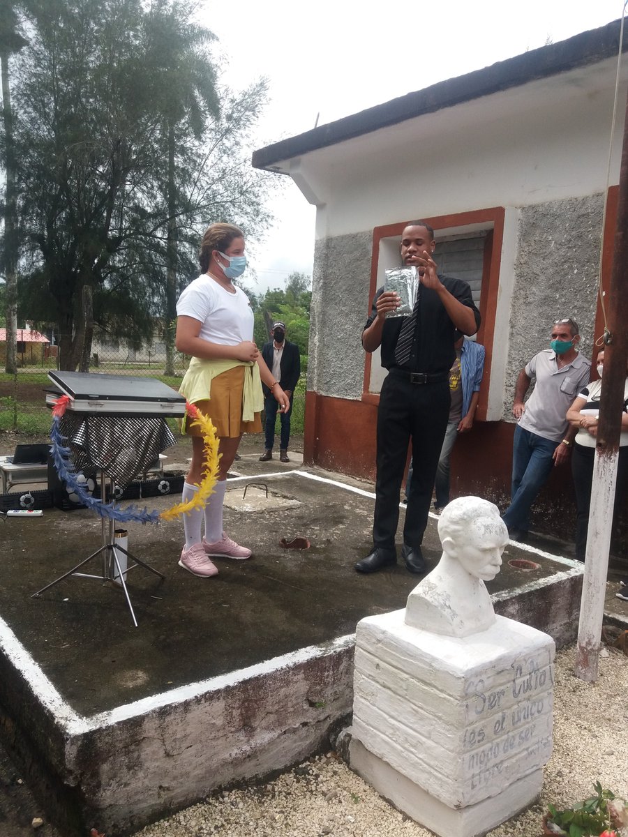 BPlacetas's tweet photo. Diversas actividades se realizan en nuestro centro celebrando el Día del estudiante, en las que mostramos el infinito amor y dedicación que sentimos por nuestros educandos. @RevillaVega @menendez_rivero @CubaMined #ALaEducaciónPonleCorazón #EducaciónVillaClara https://t.co/zsVgqAgWGg
