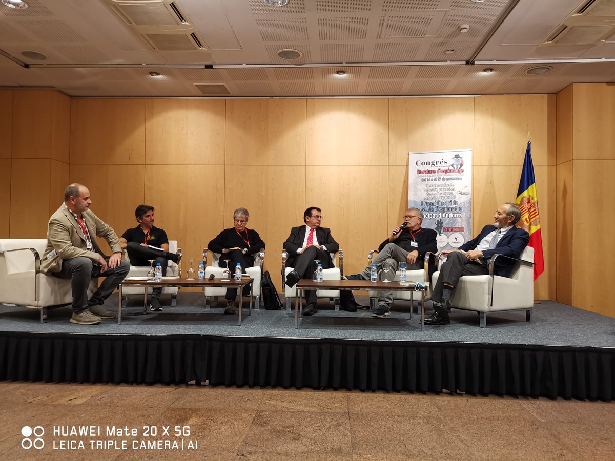 007conexion's tweet photo. Mesa redonda con @enjoyjoan en el @JornadesLa 

#JamesBond #IanFleming #espionaje https://t.co/9f4bRcMLxz