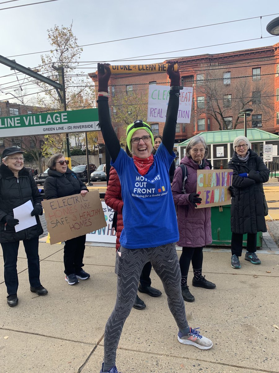DoBetterLaura's tweet photo. Runner Viki Bok before departing on her leg of the #Race4CleanHeat.

⁦@MothersOutFront⁩ ⁦@MOF_Mass⁩
#CleanHeatNow https://t.co/VgXJo7g0q3