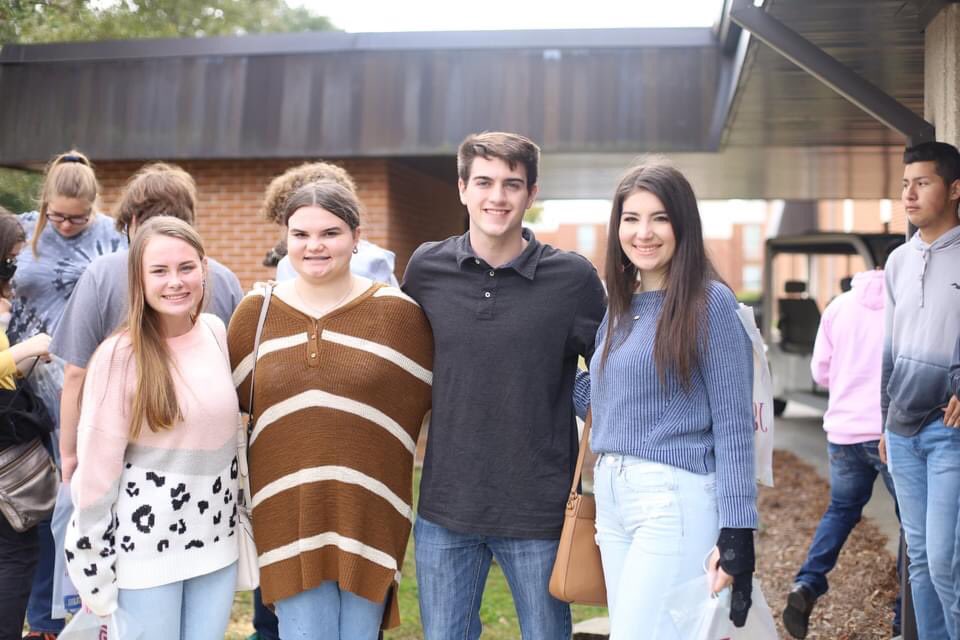 JonesCollege_'s tweet photo. We loved welcoming students from West Jones High School to Jones today for a tour of our beautiful campus! Looking forward to seeing these Mustangs become Bobcats in the upcoming semesters!
#JCFall #JonesInOurBones #JonesBobcats #JCTours https://t.co/0HiGLRnLyH