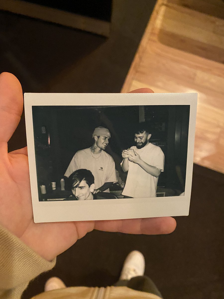 SamTompkinsUK's tweet photo. just guys being dudes @justinbieber https://t.co/4du3Ibhr4n