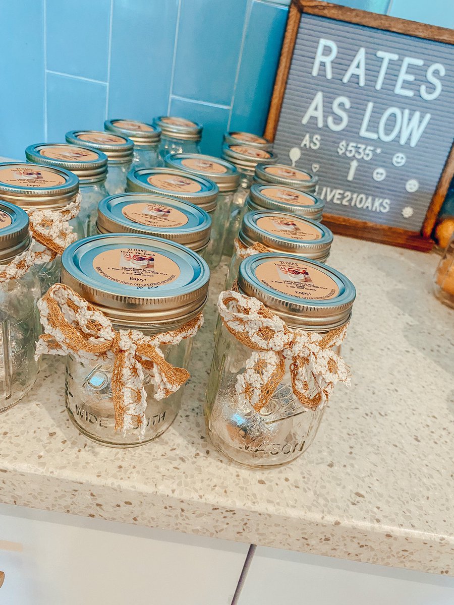 live21oaks's tweet photo. Did someone say Hot Cocoa Bombs? Of course we did! Just one ☝️ of many things we do for our residents 😍 Remember: renewal rates are the lowest of the season! DM 📩 us for your renewal lease! #Live21Oaks #UofSC #AllenUniversity #BenedictCollege #HotCocoaBombs #HolidaySeason https://t.co/WDQ6HFafJU