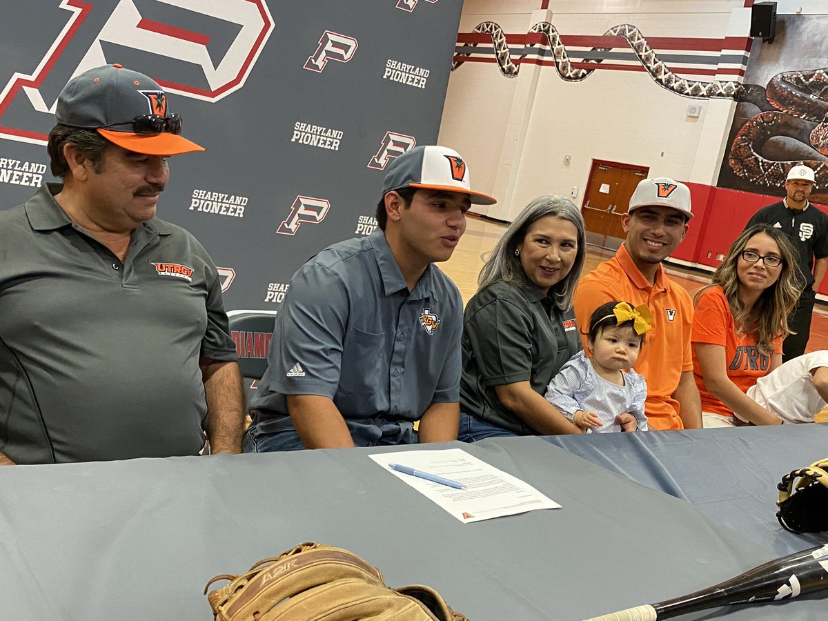Congrats to <a href="/SharylandAth/">Sharyland ISD Athletics</a> Sharyland Pioneer’s Oscar Serna on signing a national letter of intent to play D1 baseball with UTRGV ⚾️
