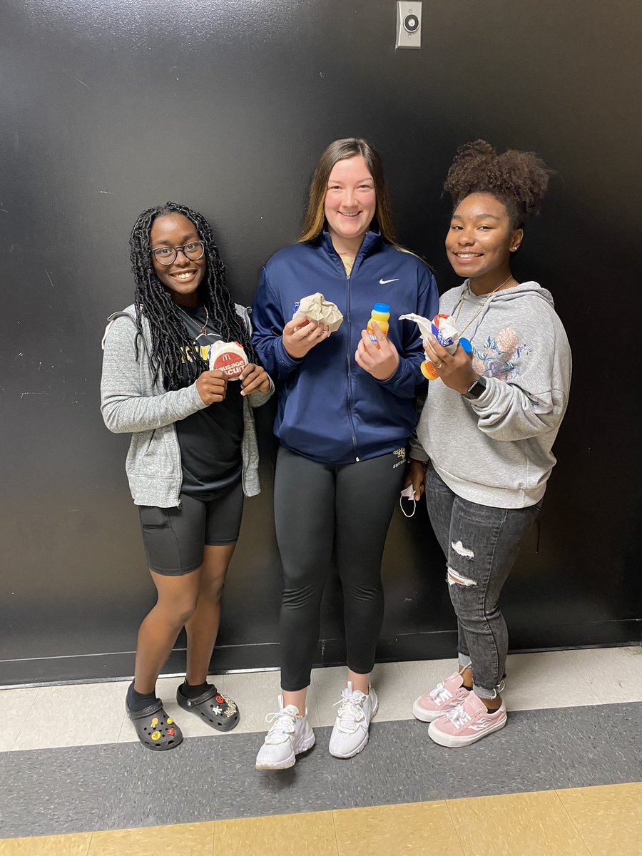 OakleafSoftball's tweet photo. So proud of our Knights that made the A/B honor roll!!! #SmartKnights
@meshayla05 @DayleeNolan @Trinidi6 @KaylaAldridge03 @tatianarobayo_  @ Chance Mitchell https://t.co/g77mRUe0Gr