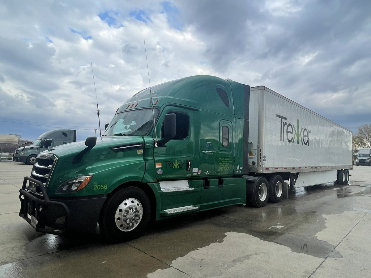 GlossonRyan's tweet photo. 41 year old owner operator and owner of my own company. I’m from Texas! Much love and howdy ma’am https://t.co/cMJmOJ1xAr