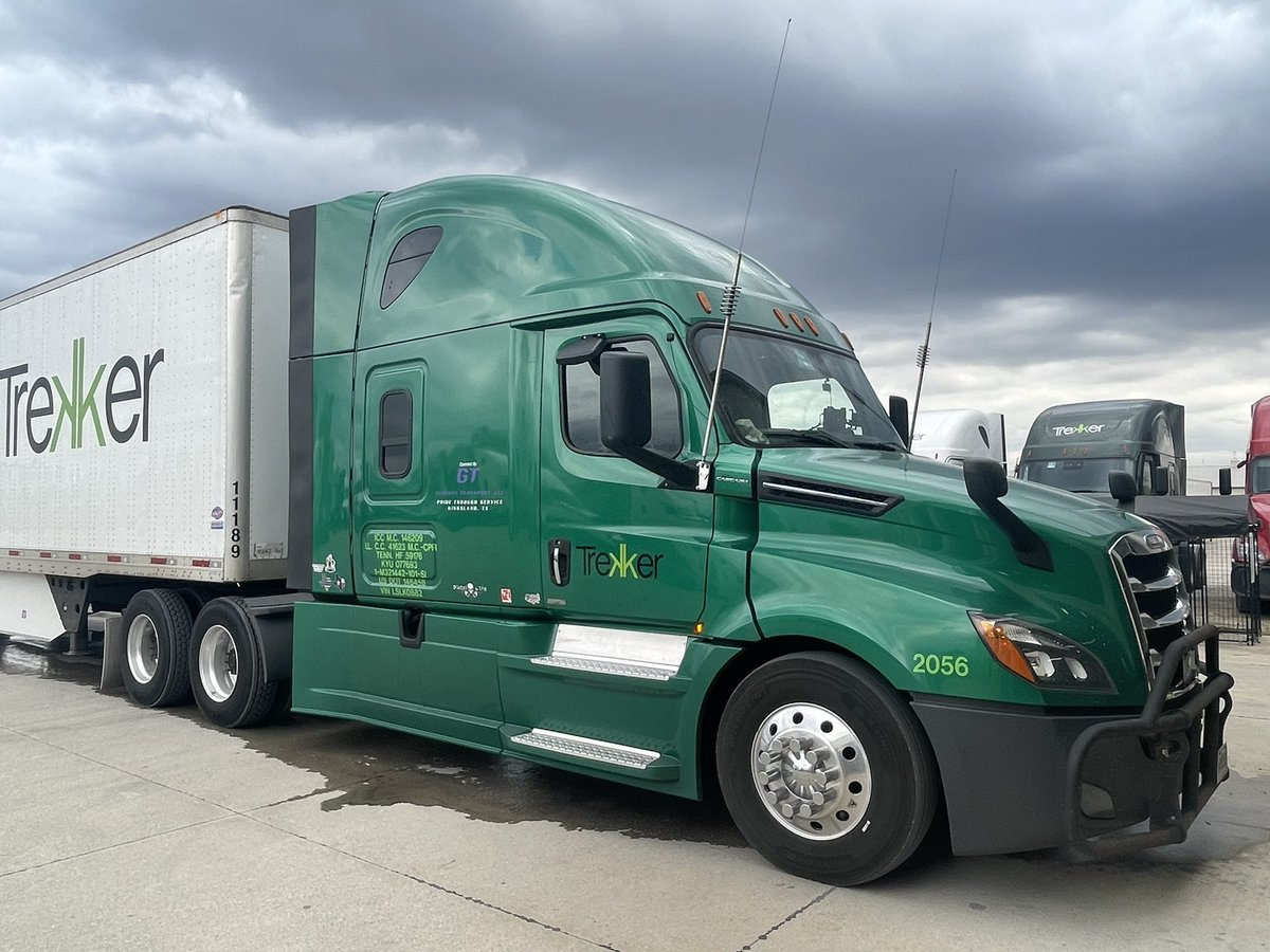 GlossonRyan's tweet photo. 41 year old owner operator and owner of my own company. I’m from Texas! Much love and howdy ma’am https://t.co/cMJmOJ1xAr