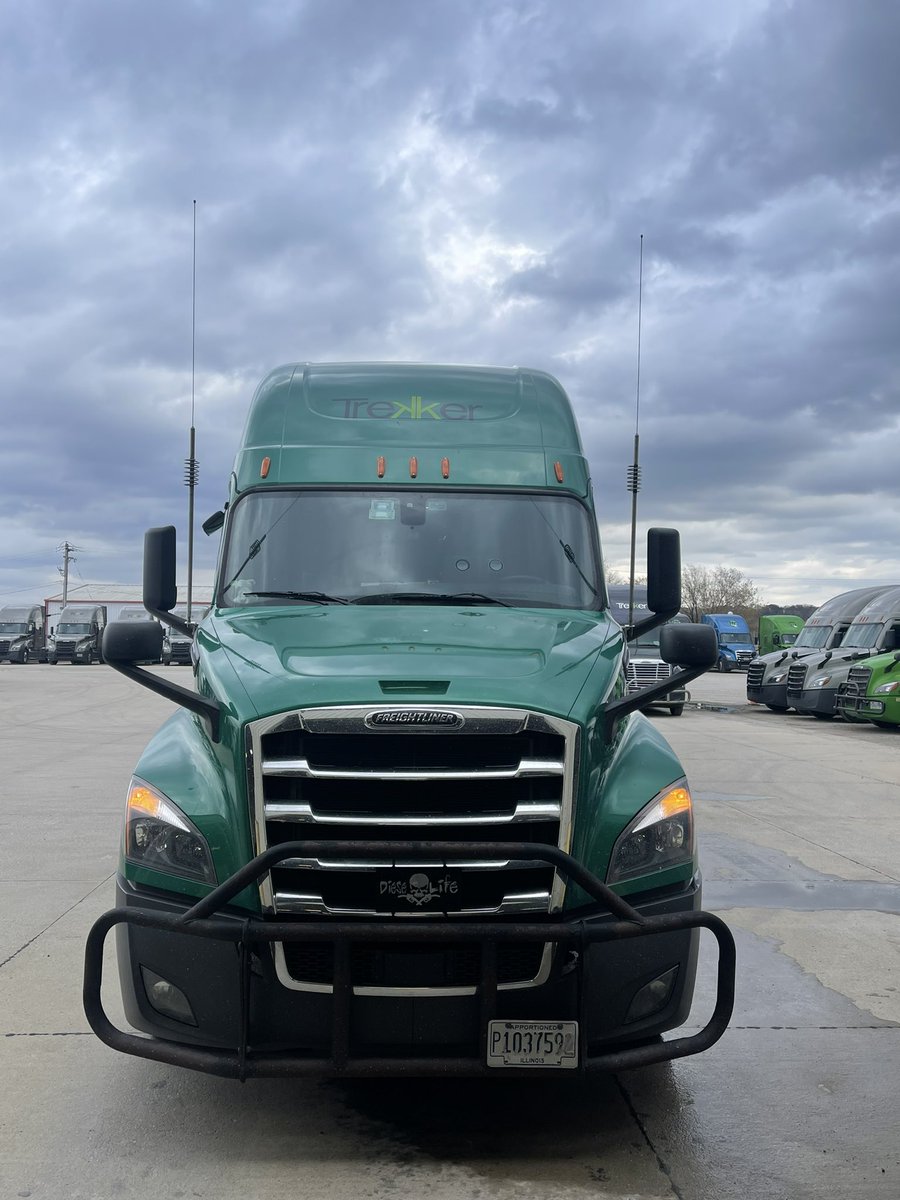 GlossonRyan's tweet photo. @shannongunz 41 year old owner operator and owner of my own company. I’m from Texas! Much love and howdy ma’am https://t.co/QLvqH3nqpV