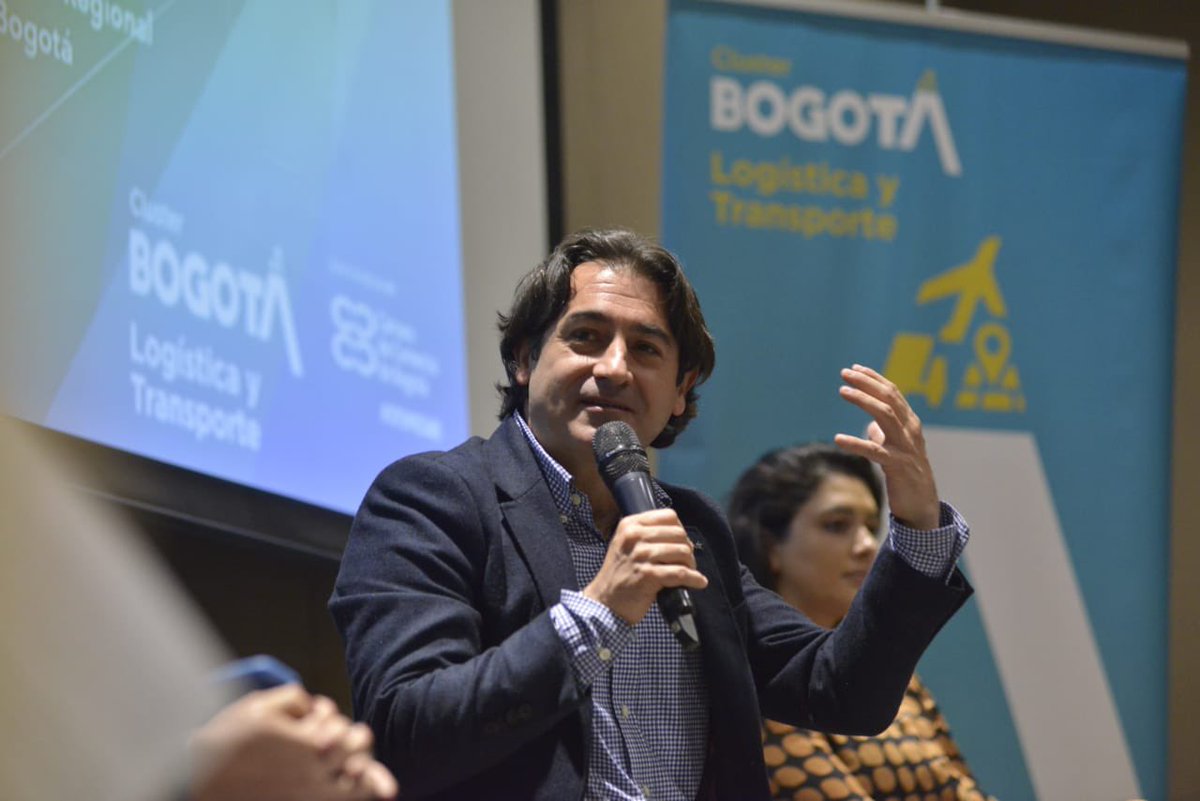 mariofontalvof's tweet image. Gracias a los + de 130 asistentes que nos acompañaron hoy de forma presencial y virtual en el Consejo Ampliado del #ClusterLogistica de Bogotá promovido por @camaracomerbog. Importantes avances en 2021 en el objetivo de lograr una logística más eficiente y sostenible en la región