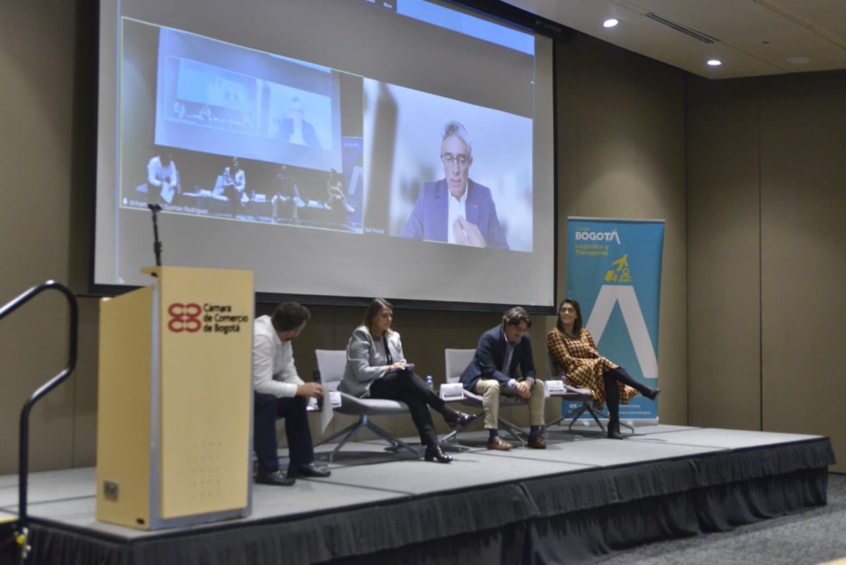 mariofontalvof's tweet image. Gracias a los + de 130 asistentes que nos acompañaron hoy de forma presencial y virtual en el Consejo Ampliado del #ClusterLogistica de Bogotá promovido por @camaracomerbog. Importantes avances en 2021 en el objetivo de lograr una logística más eficiente y sostenible en la región