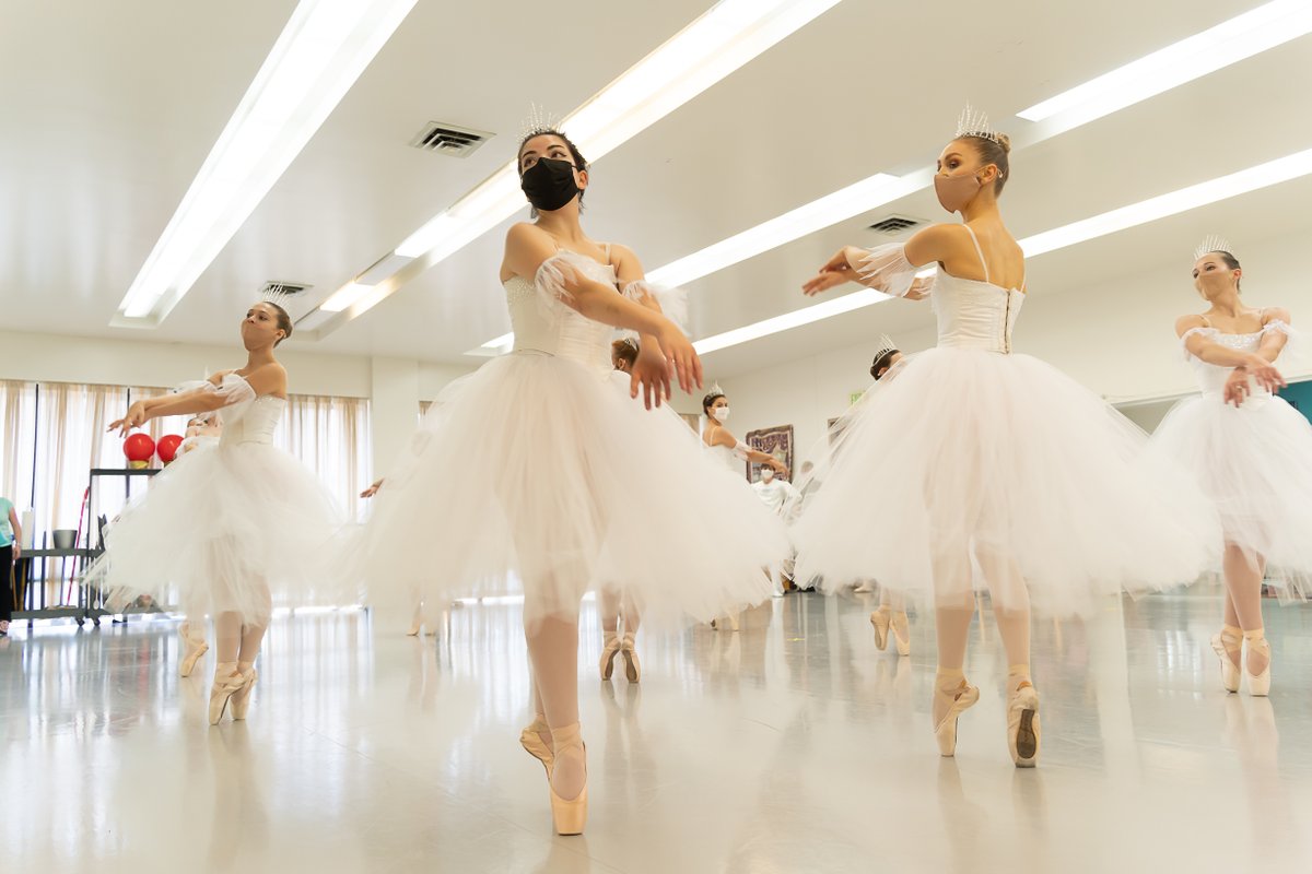 CanyonConcert's tweet photo. We weren't too surprised by the snow this morning - it's been snowing at CCB since September!

https://t.co/Tlt3rK5FFS

#CCBNutcracker2021 #TheNutcracker #Nutcracker #Snow #SnowQueen #SnowKing #Snowflakes #MyCCB #ColoradoBallet #ColoradoDance https://t.co/94sViGhdSe