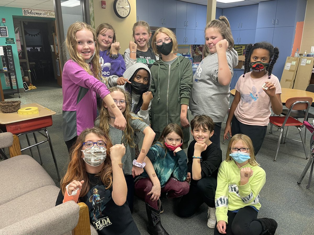 ErikaJoMatthews's tweet photo. Thes @PES_Arabians girls are showing off their tattoos from @hellochatterbox … they think he is so cute!! @GirlsWhoCode https://t.co/9RI7x37JZG